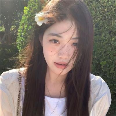 茜色少女